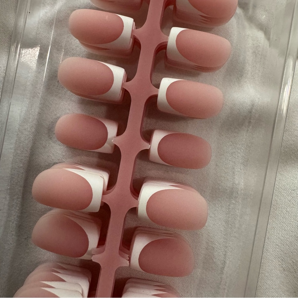 BTArtBox Nails X-Coat Tips Pink French Manicure Short Square - Picture 9 of 9